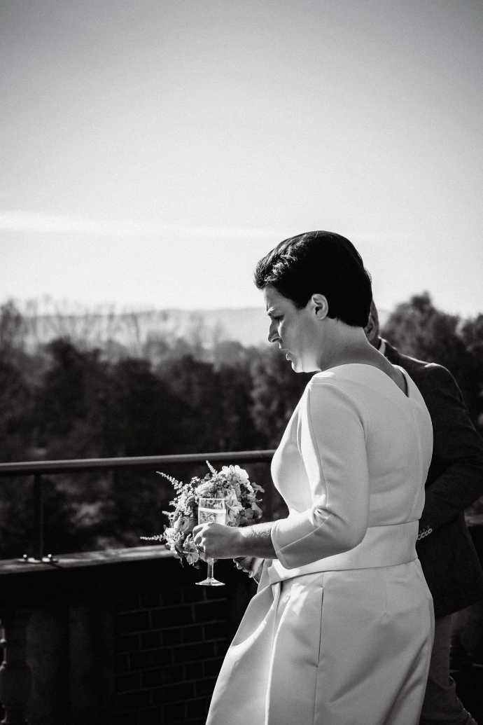bruid tijds haar receptie op het dak van de domein De Ghellinck