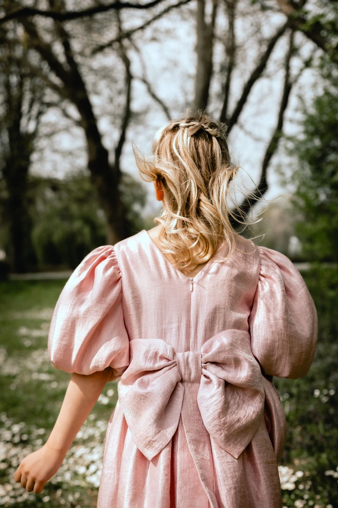 Fotoshoot communie in natuur met ontspannen sfeer