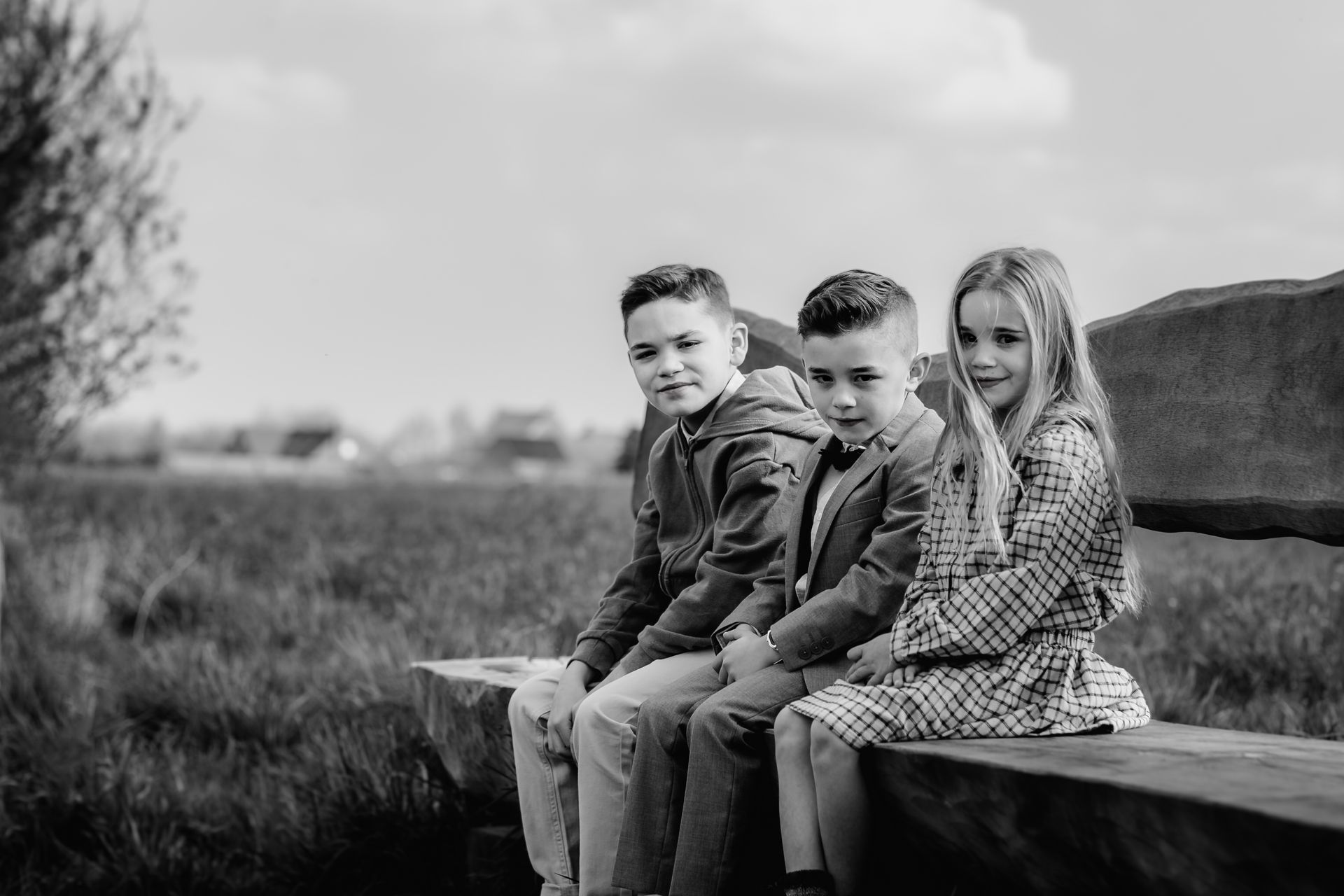 Eerste communie fotoshoot in Zeveren Plancke met houten brug