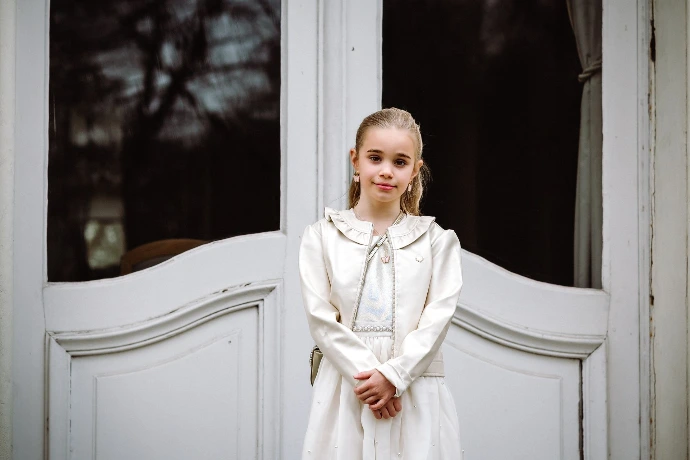 Communie fotoshoot op grijze dag – mystieke sfeer rond het kasteel