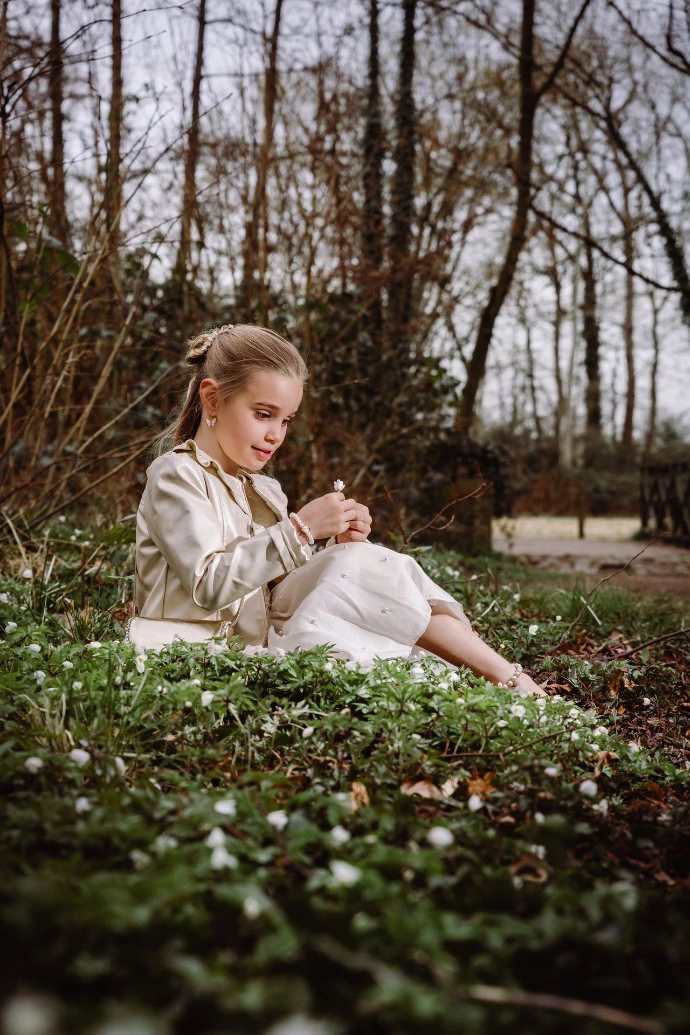Communie fotoshoot op grijze dag – mystieke sfeer rond het kasteel