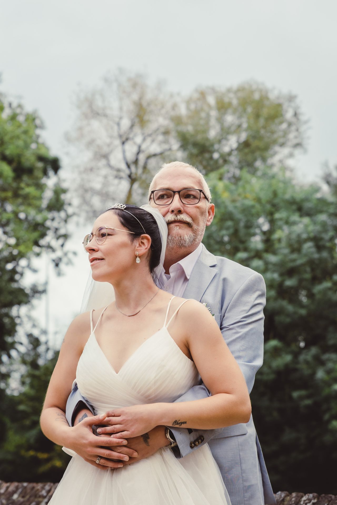After wedding shoot in het stadspark van Dendermonde, liefdevol en spontaan