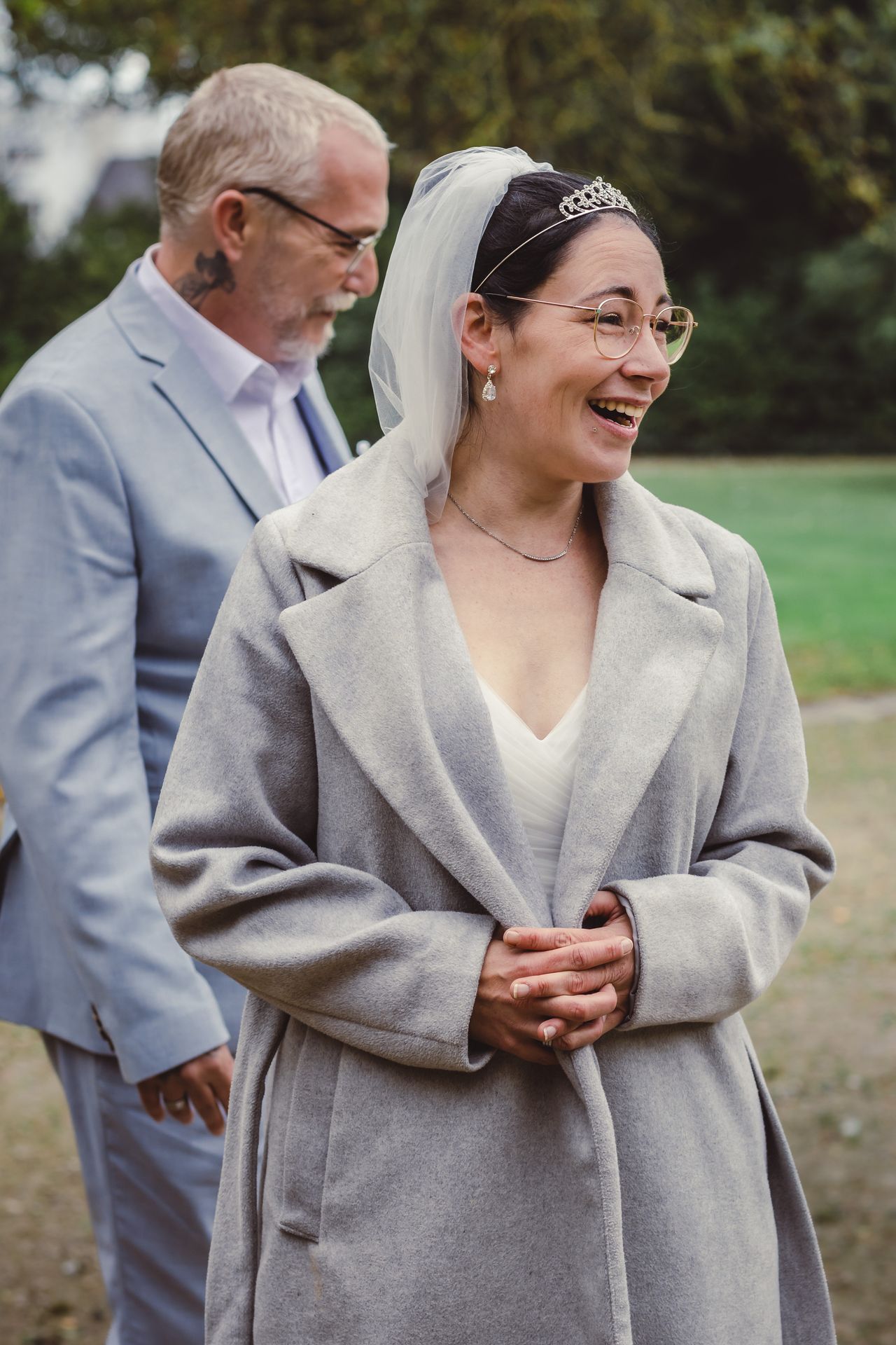 After wedding shoot in het stadspark van Dendermonde, liefdevol en spontaan