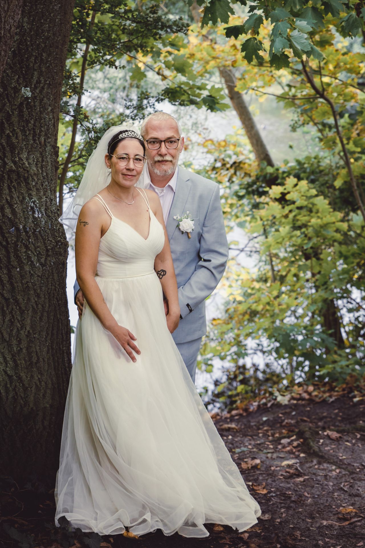 After wedding shoot in het stadspark van Dendermonde, liefdevol en spontaan