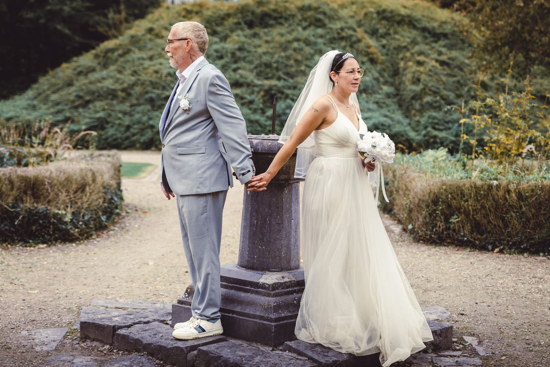 After wedding shoot in het stadspark van Dendermonde, liefdevol en spontaan