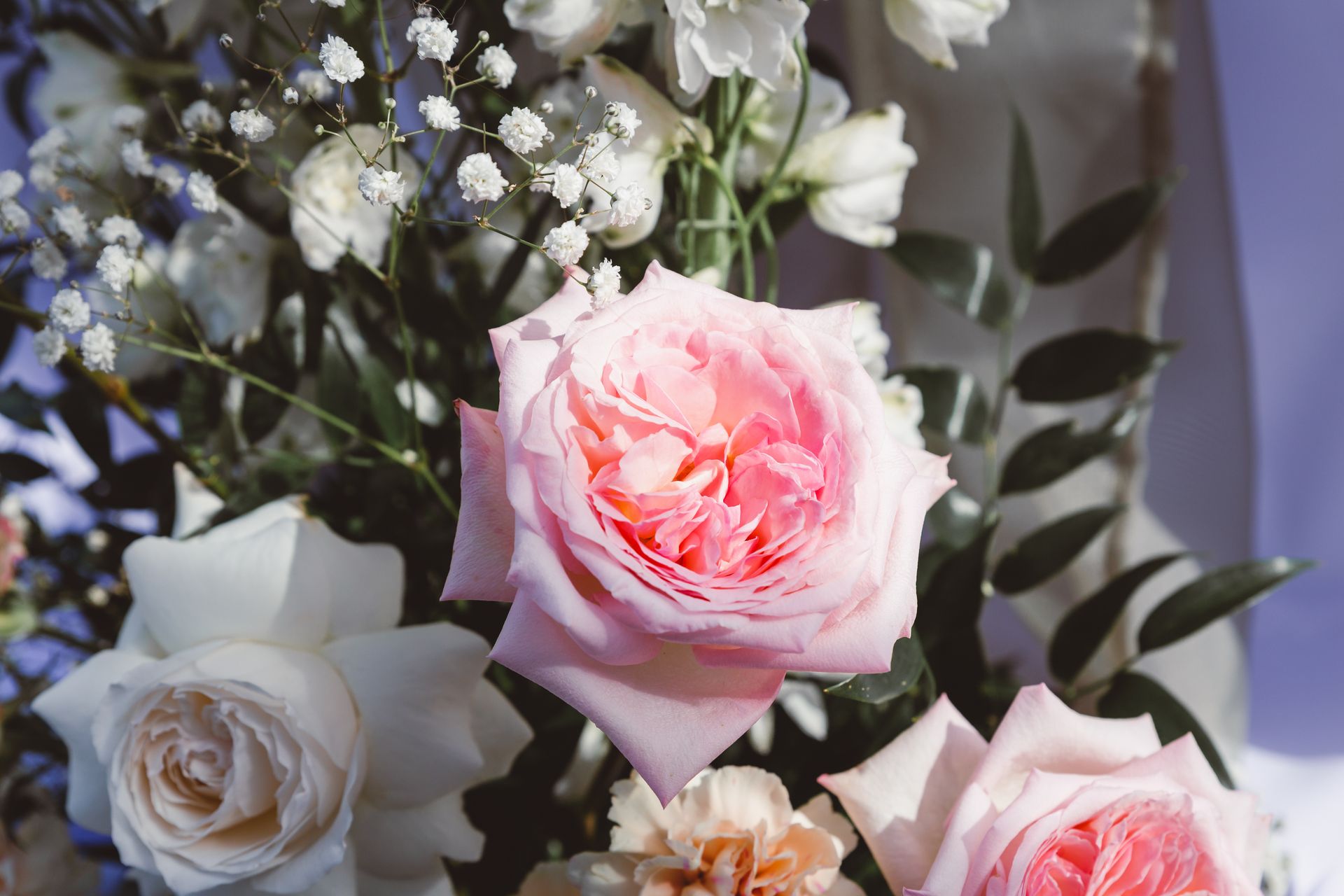 Prachtige bruidsbloemen in romantische styling