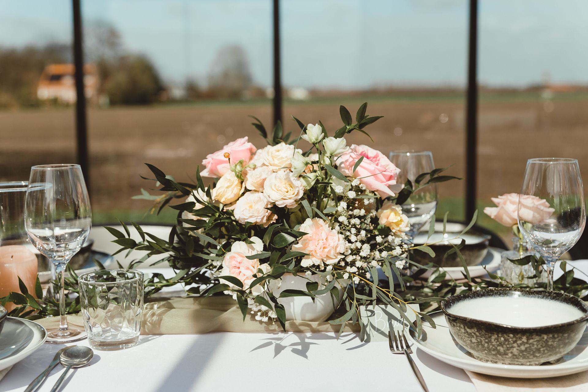 Prachtige bruidsbloemen in romantische styling