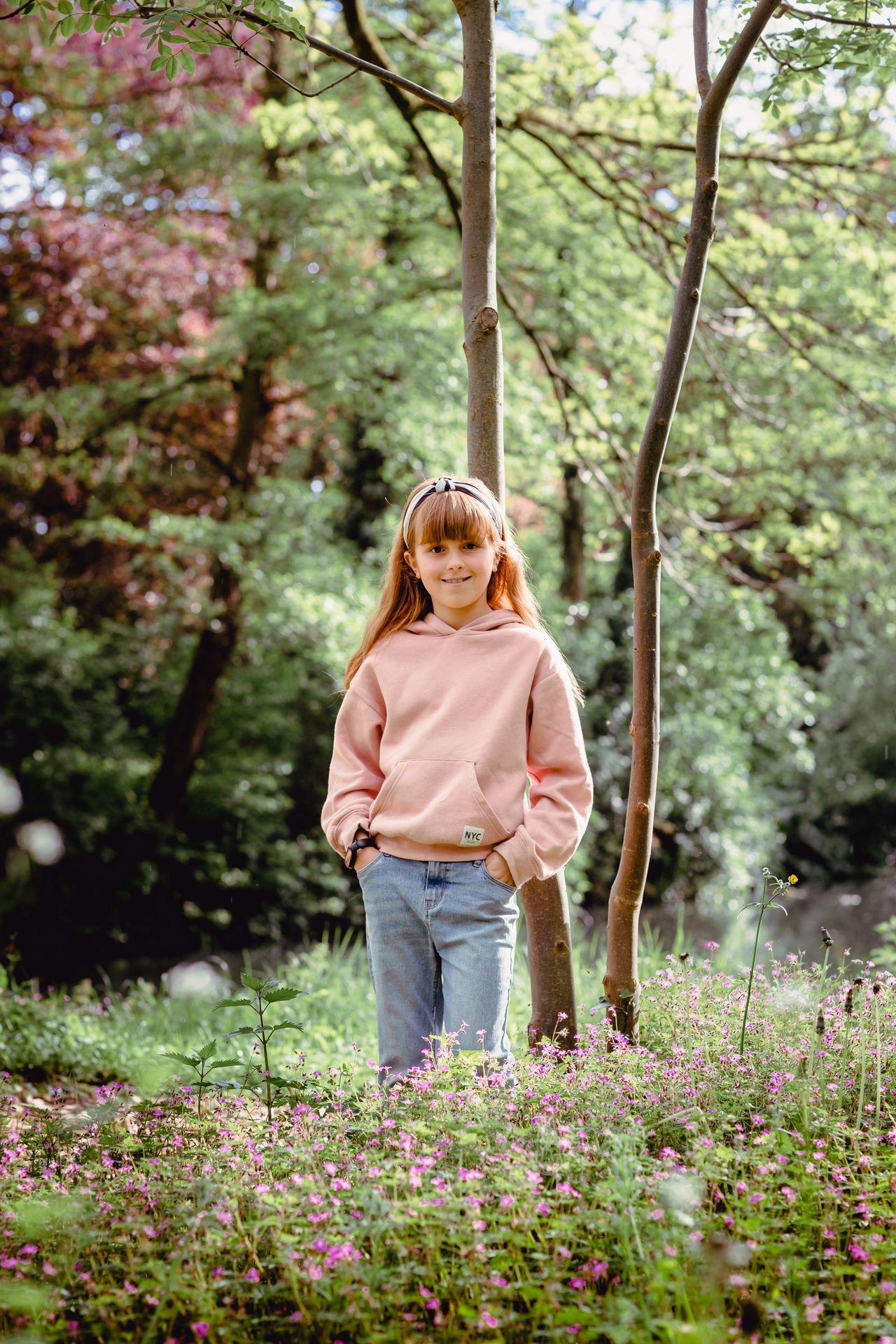 Professionele familiefoto’s in Brielmeersen Deinze, parklandschap en speelse kinderen.