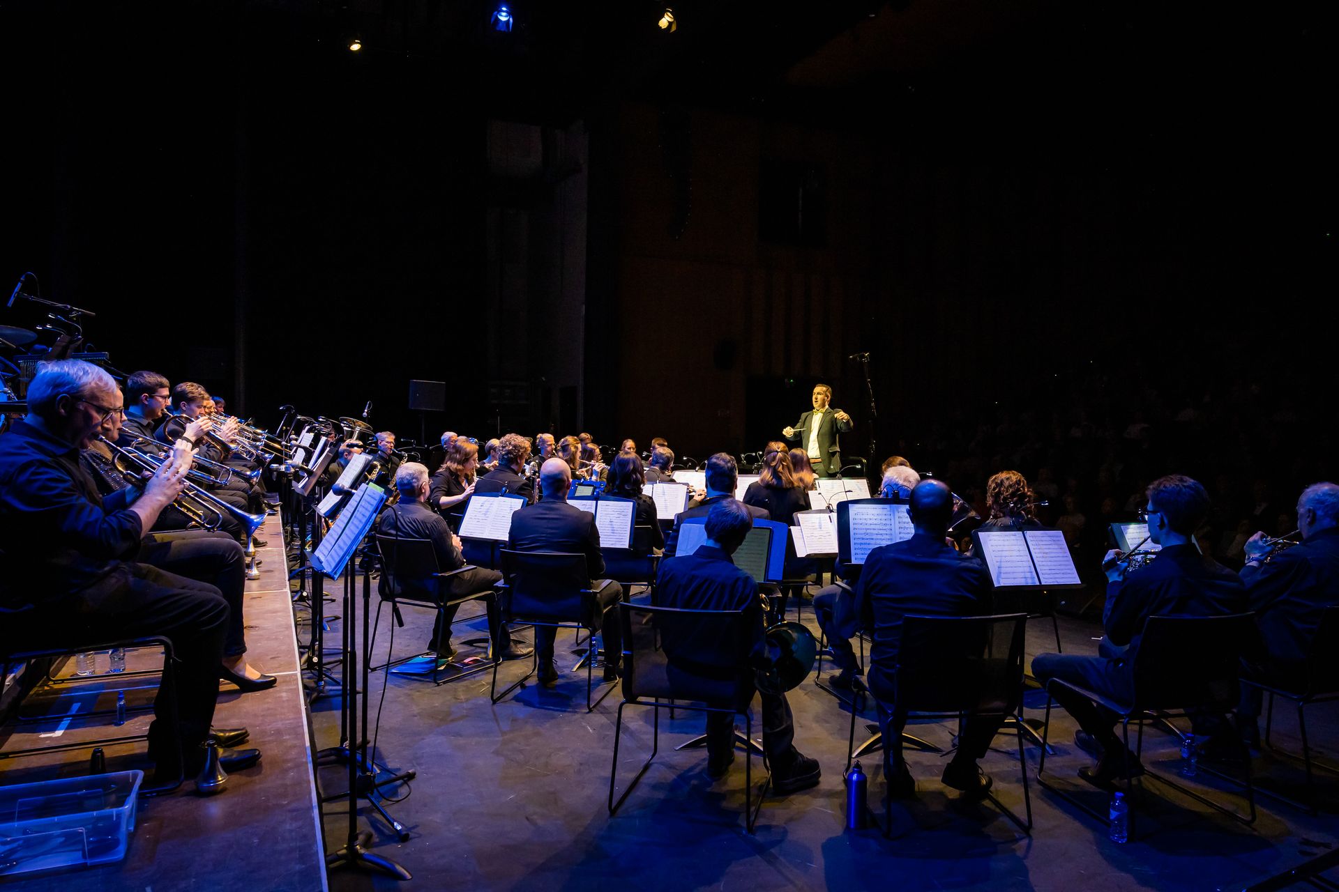 Eindejaarsconcert Harmonie Orkest live op podium