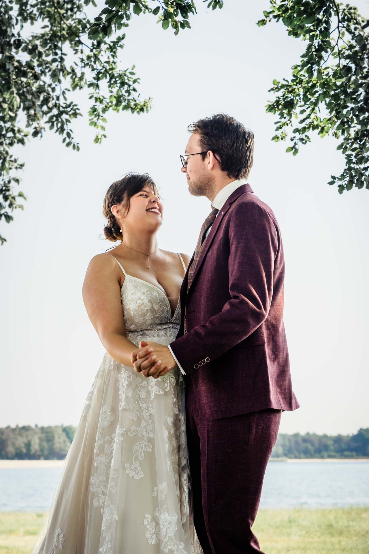 Fotoshoot met een Pas Getrouwd Koppel in Nederland
