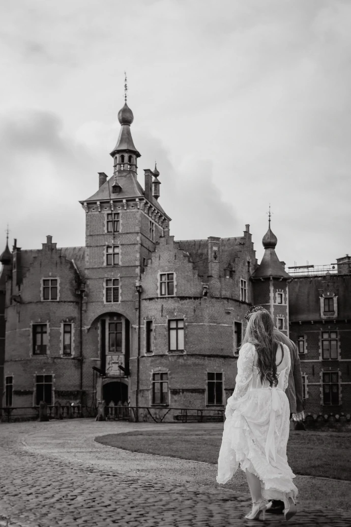 Romantic anniversary photoshoot of an American couple walking near Ooidonk Castle.